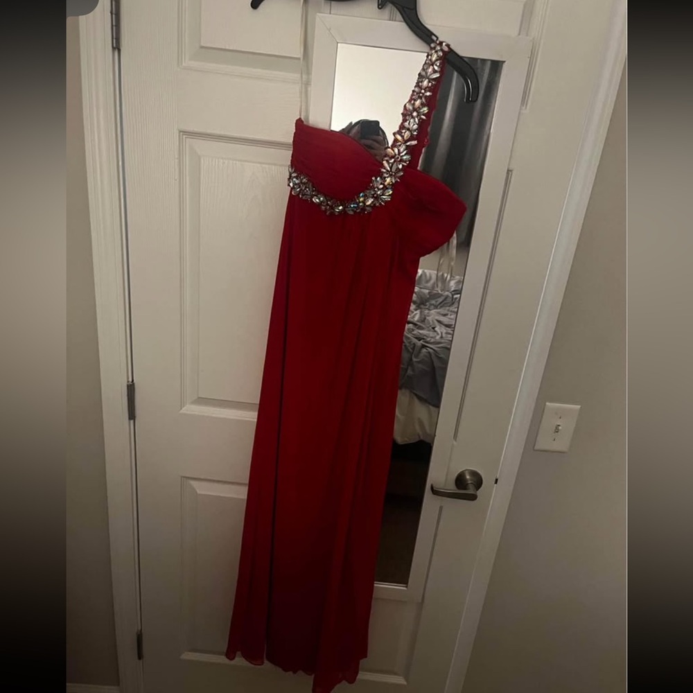 Elegant Red One-Shoulder Dress